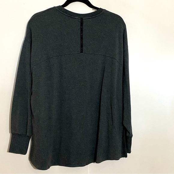 LL bean women gray crewneck long sleeves  plain top - Picture 5 of 11